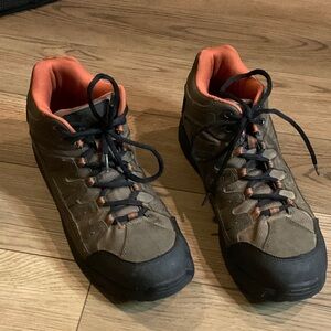 Ozark Trail Men's Tan and Black hiking boots Men’s size 12
